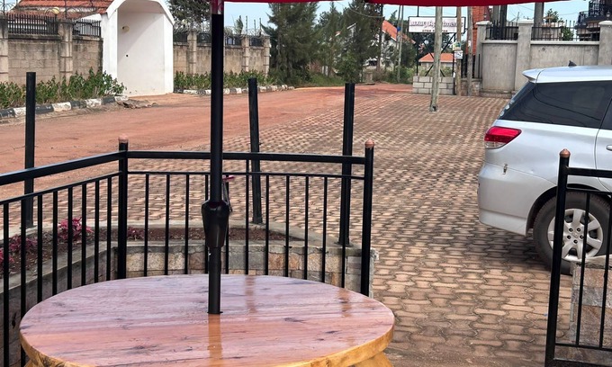 Kampala Apartment | Nice apartment with fiber optic internet 28 minutes from EBB.