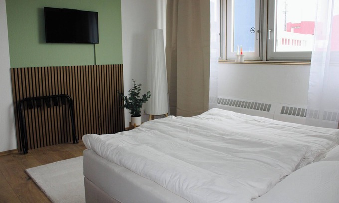 Neuehrenfeld Apartment | Nice apartment with parking space