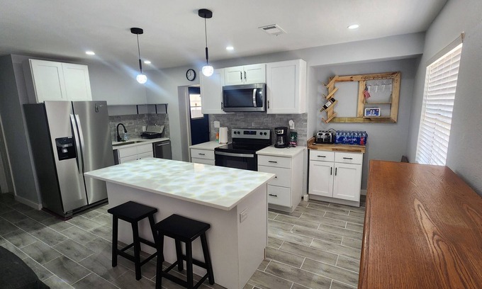 Mary Esther House | Nice center place, 09 mins to the beautiful Gulf of Mexico Beaches.Pet friendly!