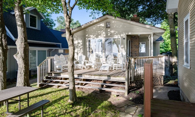 Holland House | Nice Cottage on Lake Michigan with Views and Beach
