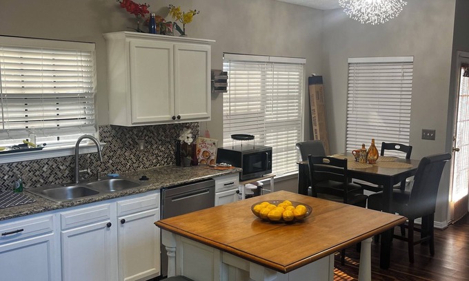 Antioch Bed & Breakfast | Nice Cozy 2 story 3 BR 21/2 bath home near BNA airport and downtown Nashville!
