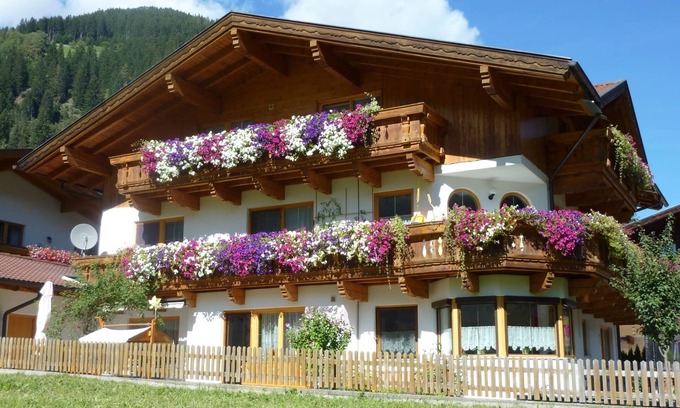 Neustift Im Stubaital Apartment | Nice cozy apartment in a quiet, central location with mountain views