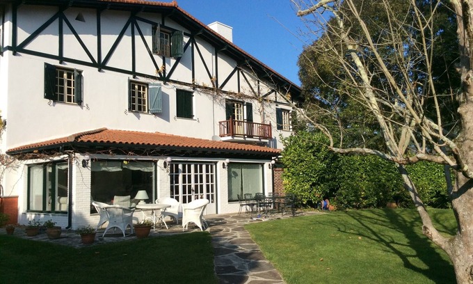Hazas House | Nice family country house on a garden plot of almost 1 Ha.