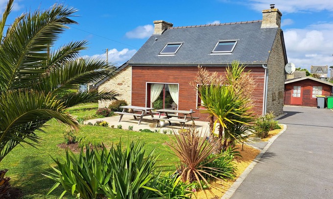 Lampaul-Plouarzel House | Nice fisherman wooden and stone house renovated in 2007 in the Iroise sea