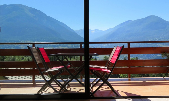 Embrun Apartment | Nice flat. 2 bedrooms - Embrun - panoramic view - close to ski resorts and lake