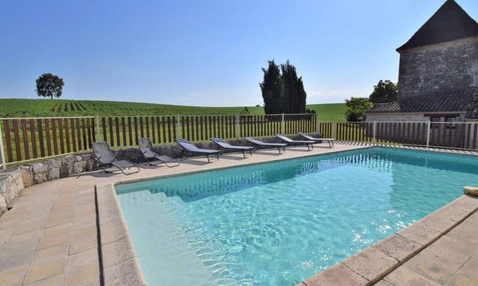 Dondas Villa | Nice apartment in villa for 4 people with pool, TV, terrace and parking