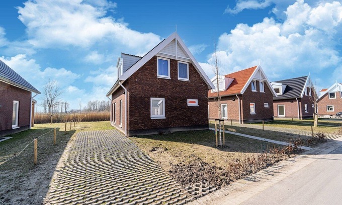 Municipality of Nissewaard House | Nice holiday home with sauna near a lake