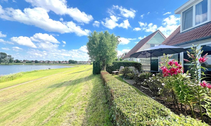 Stevensweert House | Nice holiday home by the water in Stevensweert