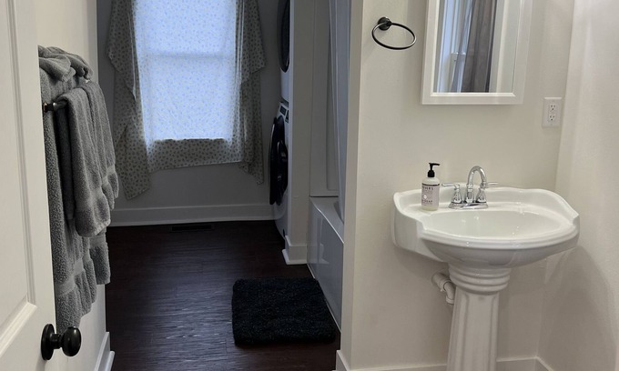 Wild Rose Cottage | Nice Home by area Lakes, Hiking Trails, and Camping