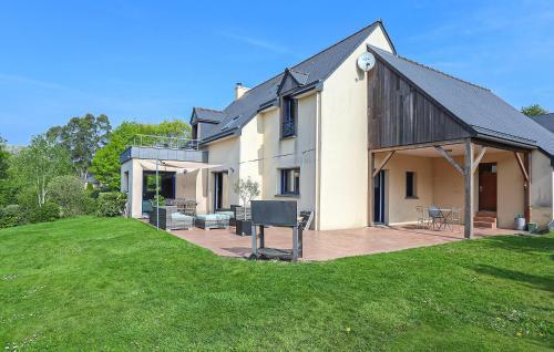 Montreuil-sous-Perouse House | Nice Home In Montreuil-Sous-Pérouse
