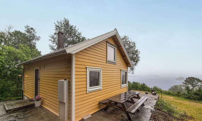 Tysvaer House | Nice home in Aksdal with house sea view
