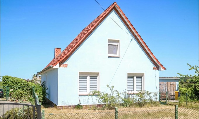 Alt Bukow House | Nice Home In Alt Bukow With Kitchen