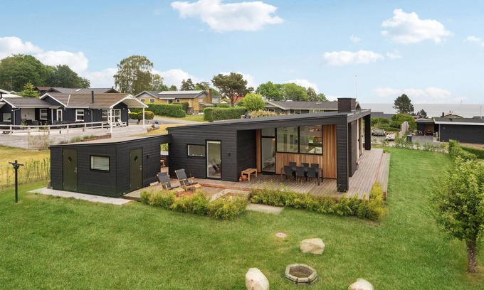 Hvidbjerg Strand House | Nice home in Børkop with jacuzzi