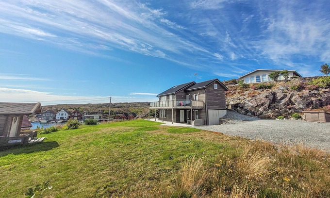 Bomlo House | Nice home in Bremnes with WiFi