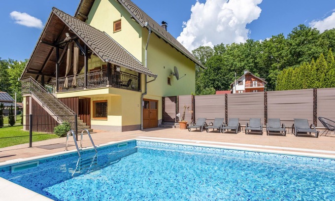 Brestovac House | Nice home in Brestovac with sauna