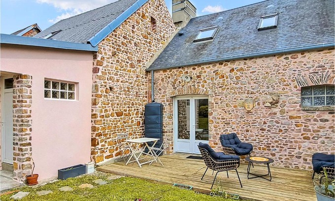 Creances House | Nice Home In Créances With Wifi