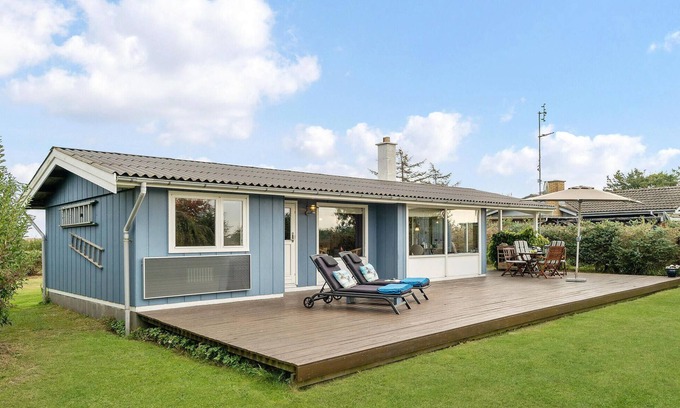 Fej House | Nice home in Fejø with kitchen