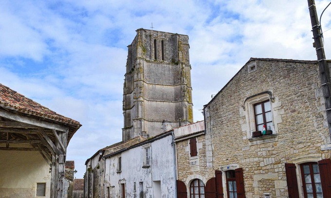 Saint Jean d'Angle House | Nice home in Saint-Jean-d'Angle