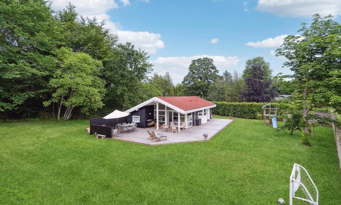 Hornbaek House | Nice home in Hornbæk with WiFi