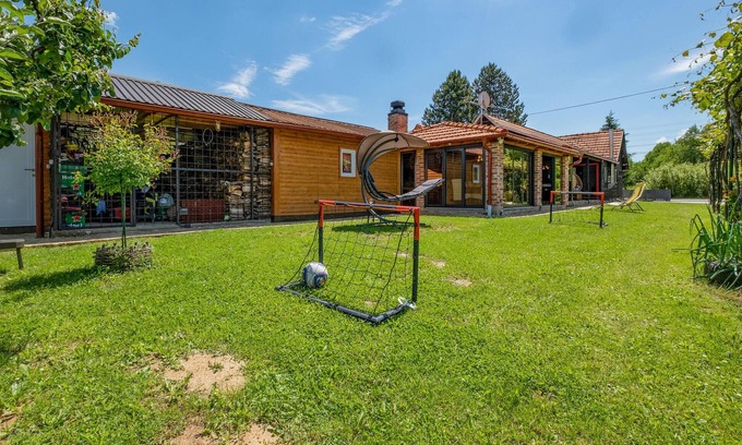 Lekenik House | Nice home in Brezane Lekenicke
