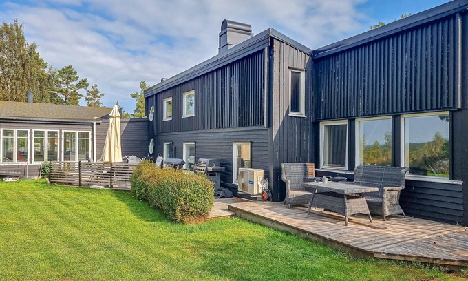 Mellerud O House | Nice home in Köpmannebro with private swimming pool, can be inside or outside