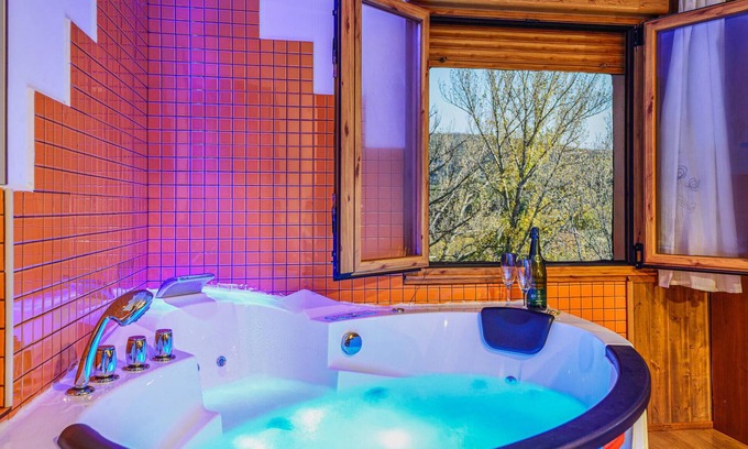 La Omanuela House | Nice home in La Omañuela with WiFi