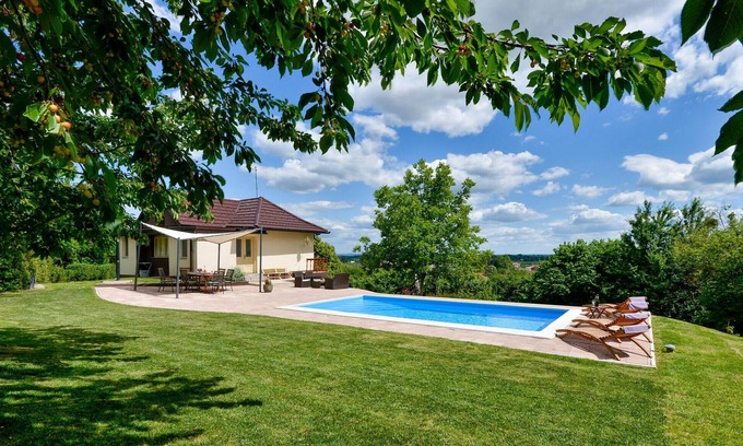Ludbreg House | Nice home in Ludbreg with WiFi