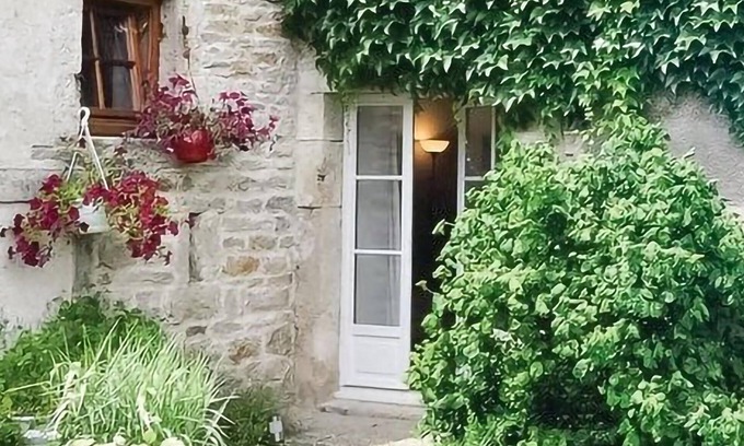 Molinot House | Nice home in Molinot with WiFi
