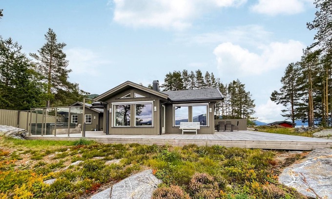 Nissedal House | Nice home in Nissedal with lake view