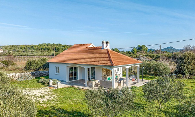 Jelsa House | Nice home in Poljica with Wi-Fi