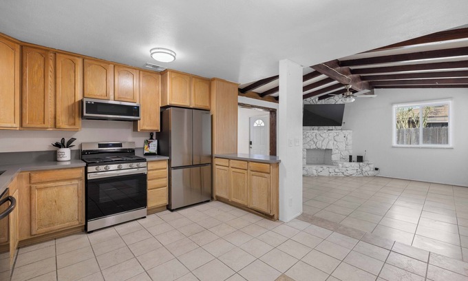 Quartz Hill House | Nice Home in Prime Quartz Hill
