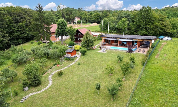 Rakov Potok House | Nice home in Rakov Potok with WiFi