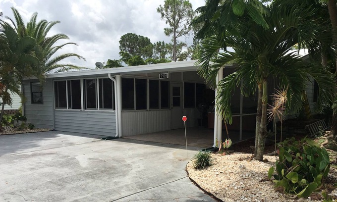 Jacarandas House | nice home in south florida retire