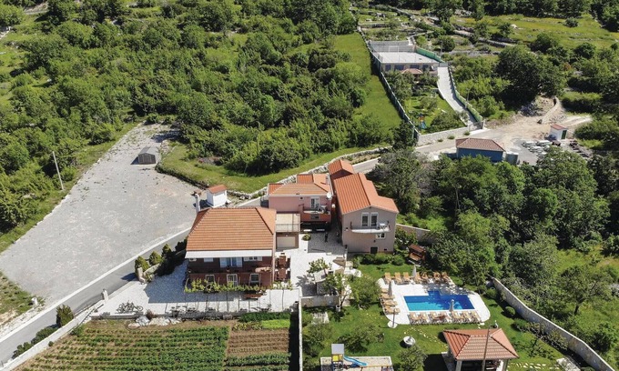 Sestanovac House | Nice home in Sestanovac with kitchen