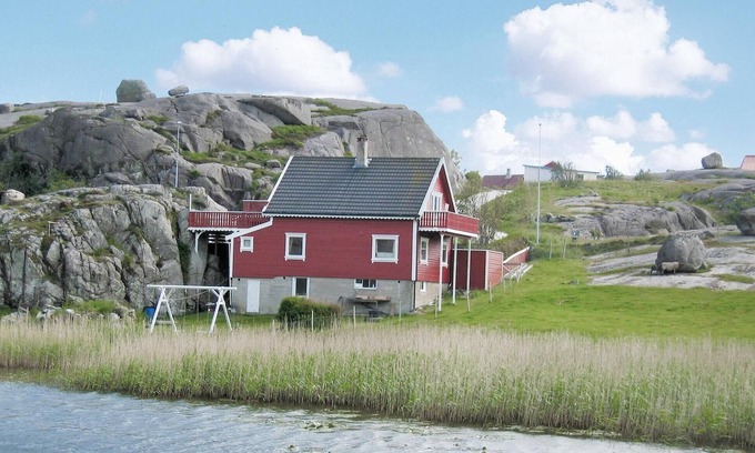 Ha House | Nice home in Sirevåg with kitchen
