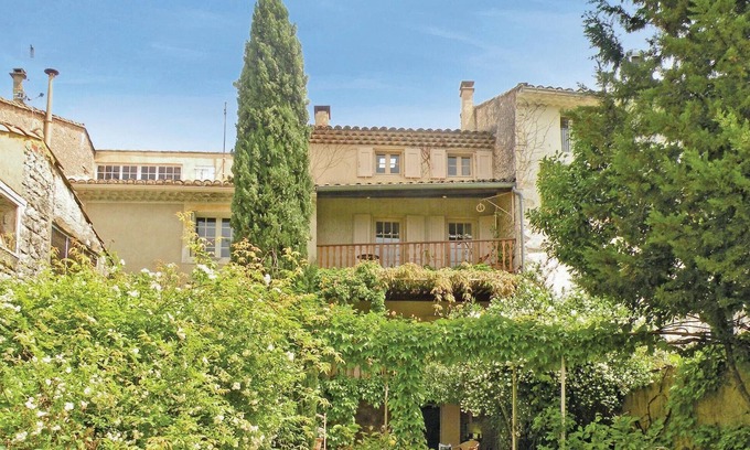 Saint-Didier House | Nice home in St Didier with kitchen