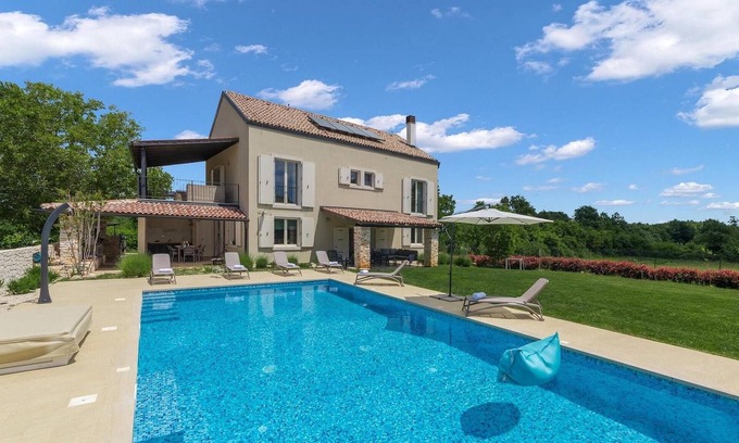 Butkovici House | Nice home in Svetvincenat with sauna