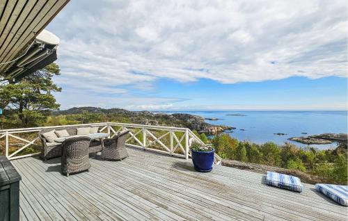 Larvik House | Nice Home In Tjodalyng With Kitchen