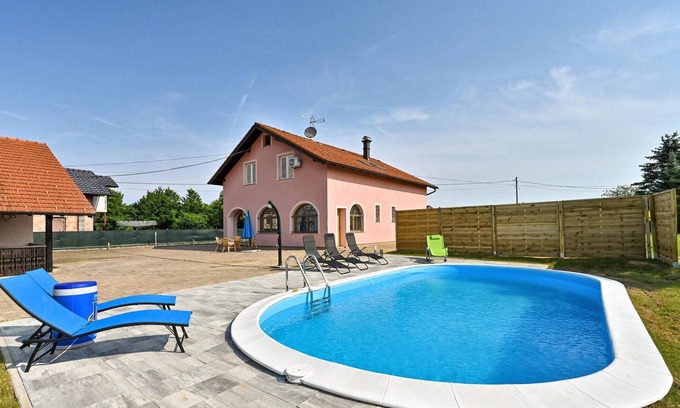 Konjscina House | Nice home in Turnisce