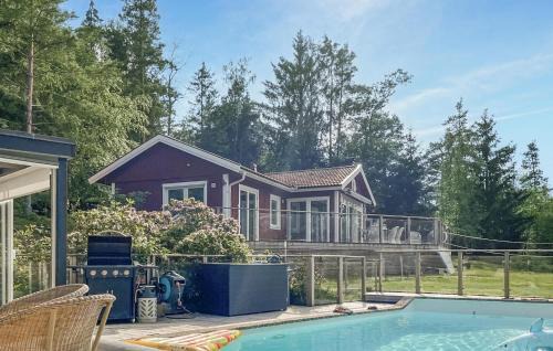 Opp-Norrby House | Nice Home In Vendelsö With Sauna