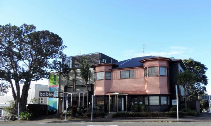 New Plymouth Hotel | Nice Hotel