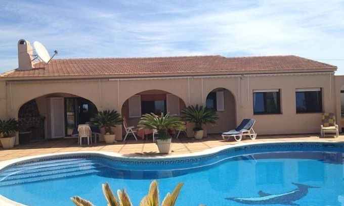 Los Geraeos House | Nice house for 6 people, Dream Pool & Parking & Wifi & Air Conditioning