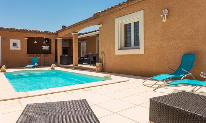 Salleles-d'Aude Villa | Nice house with private pool in charming village crossed by the canal