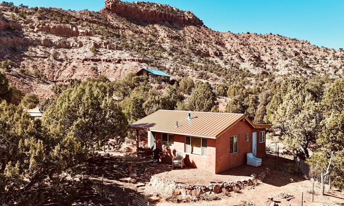 Kanab House | Nice Little Place I Pet Friendly I Secluded Retreat