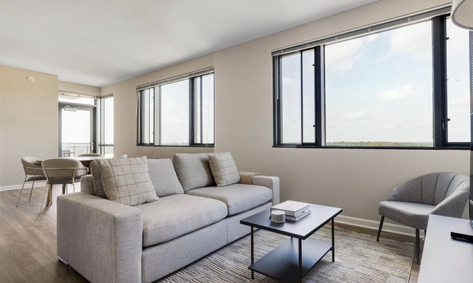 North Bethesda Apartment | Nice North Bethesda 2BR w/Pool, Gym & Balcony, nr Coffee, by Blueground