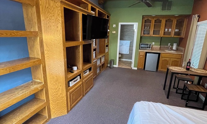River Oaks House | Nice place to stay if you don’t want to to deal with Hotels rooms