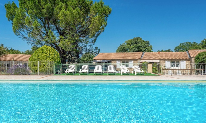 La Roque-sur-Pernes Condo | Nice provencal cottage in a tourist residence
