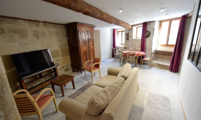 Meynes House | Nice, quiet, cool apartment for 4 people.