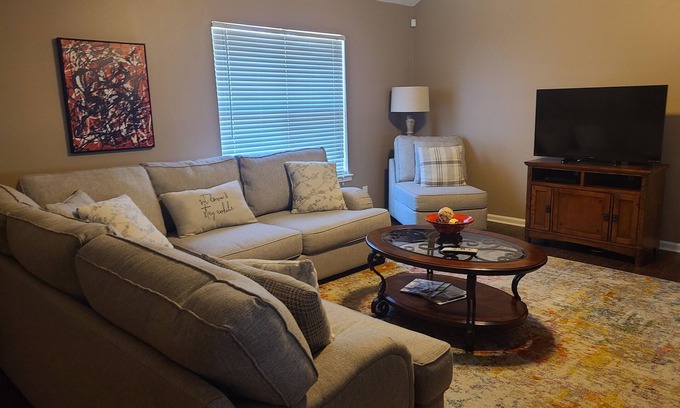 Oxford House | Nice Quiet House, Great Location