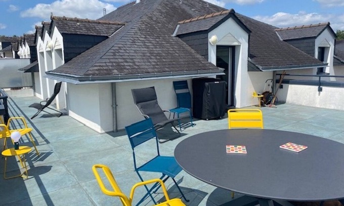 Auray Apartment | NICE ROOF TERRACE PORT DE ST GOUSTAN IDEAL LOCATION IN A QUIET AREA